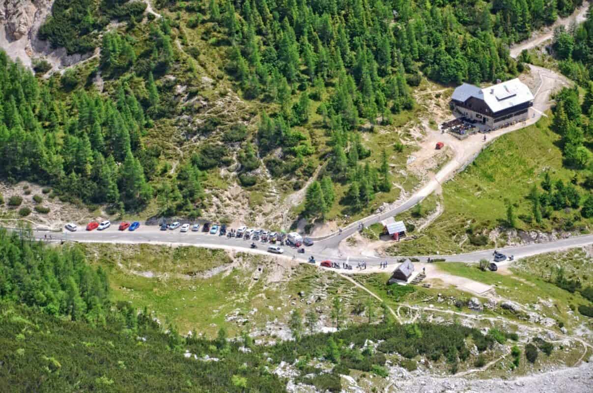 Пут преко Вршича биће поново отворен, реновирање ће се наставити на јесен 2025.